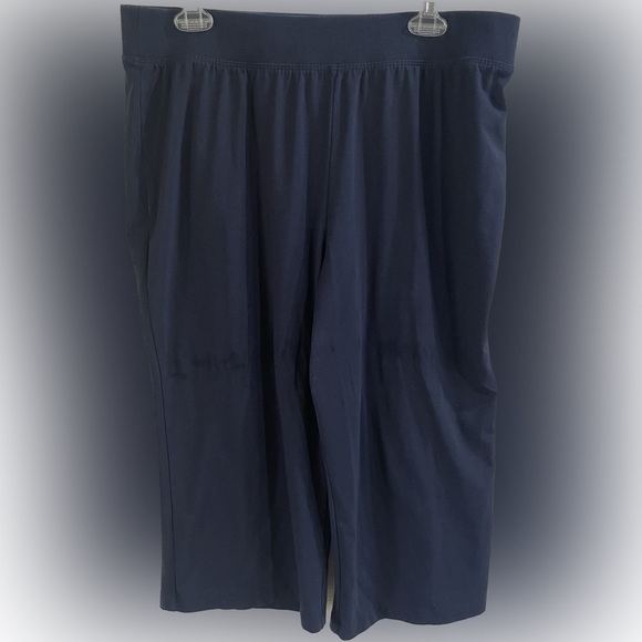 LADIES Capri navy pants. Super comfy! - Picture 1 of 4